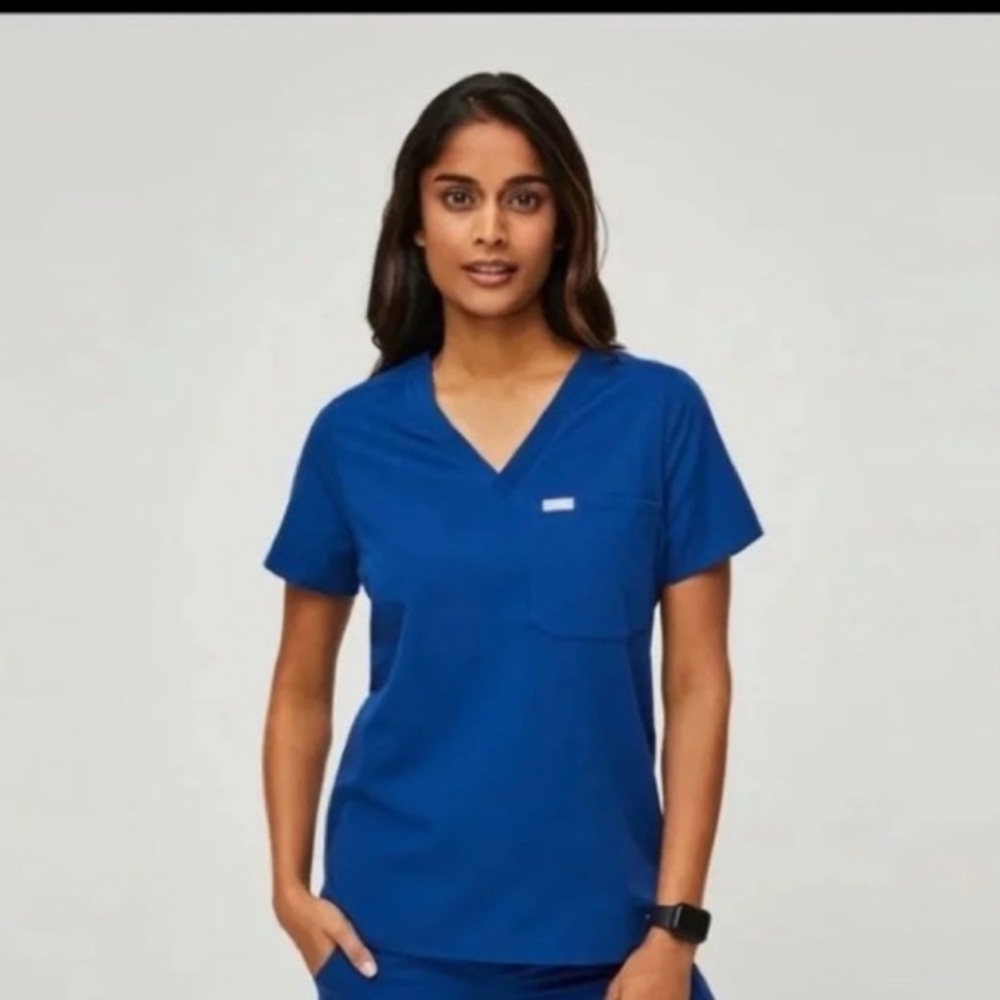Figs scrub top